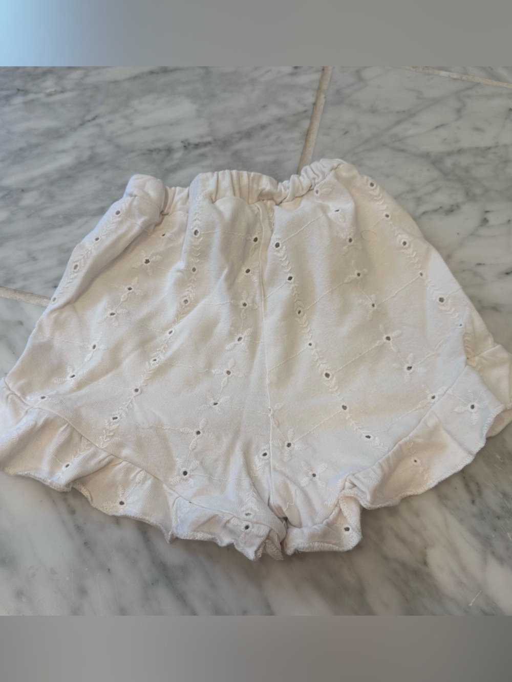 H&M Cream Eyelet Ruffle Shorts - Picture 3 of 3
